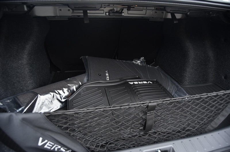 Nissan Versa Vehicle Full-screen Gallery Image 22