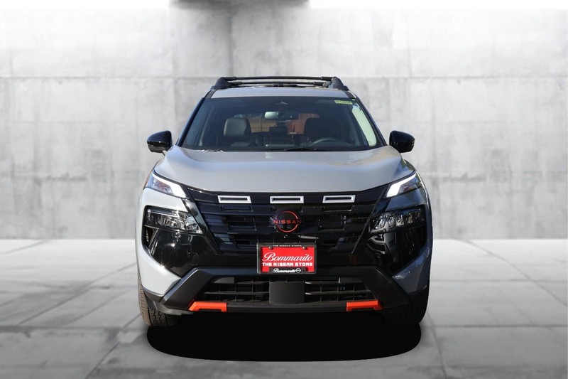 Nissan Rogue Vehicle Full-screen Gallery Image 4