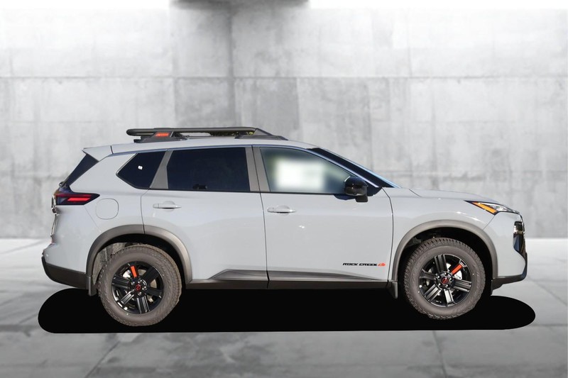 Nissan Rogue Vehicle Full-screen Gallery Image 5