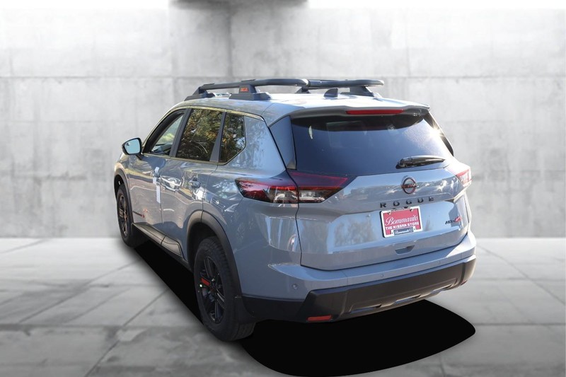Nissan Rogue Vehicle Full-screen Gallery Image 7