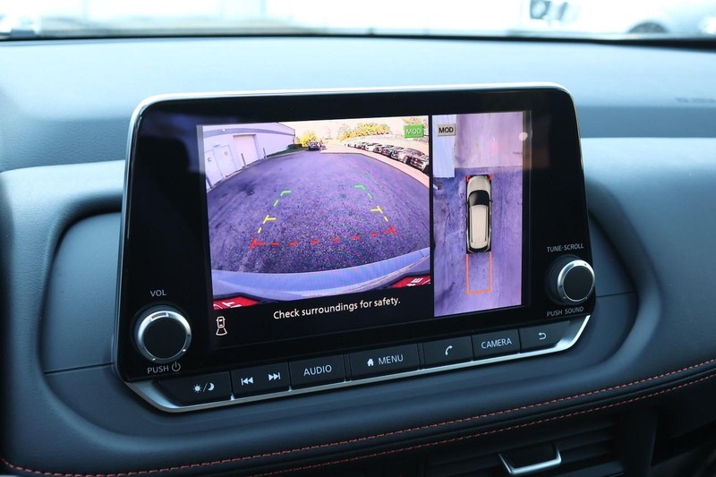 Nissan Rogue Vehicle Full-screen Gallery Image 11