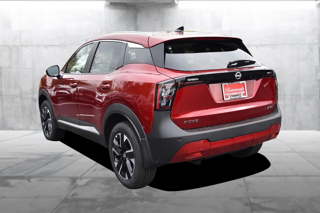 Nissan Kicks Vehicle Image 07