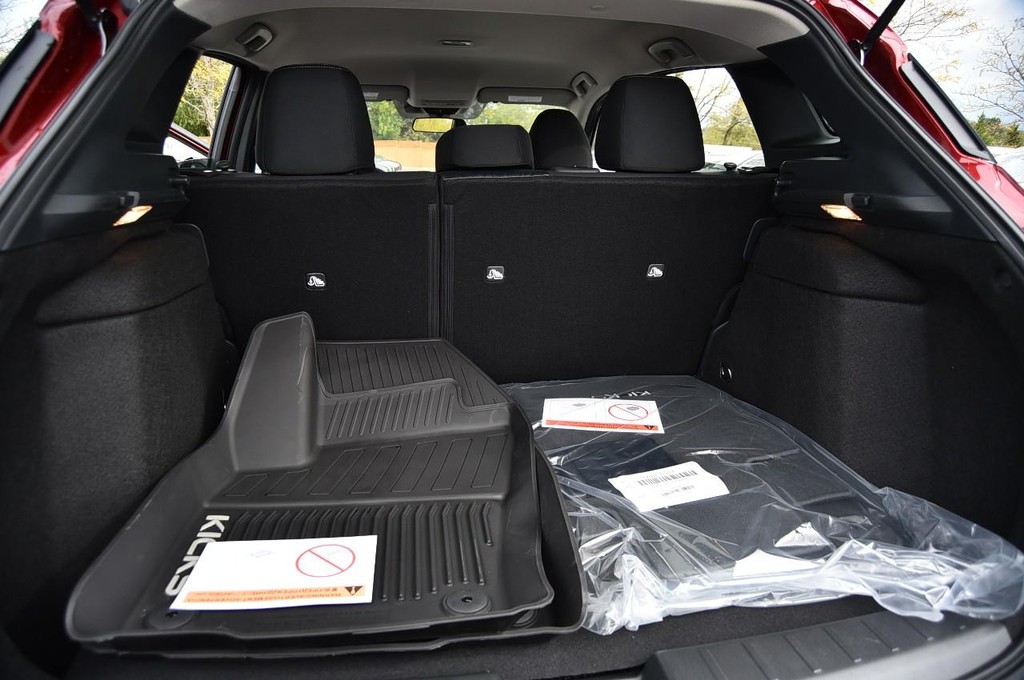 Nissan Kicks Vehicle Image 23