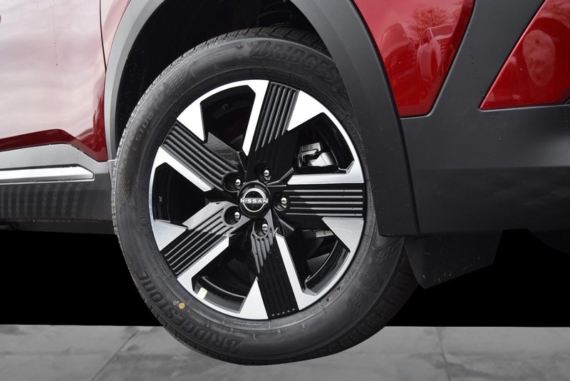 Nissan Kicks Vehicle Full-screen Gallery Image 3