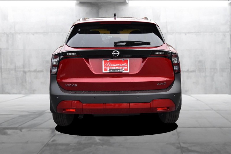 Nissan Kicks Vehicle Full-screen Gallery Image 6