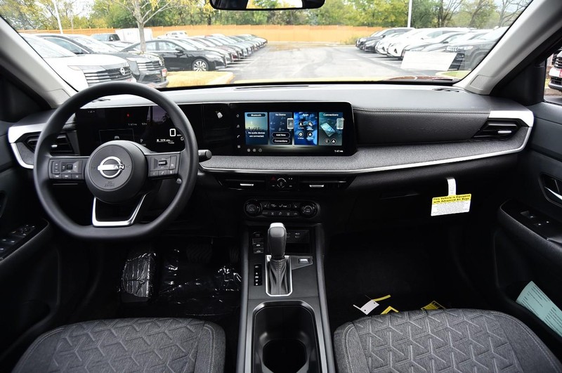 Nissan Kicks Vehicle Full-screen Gallery Image 8