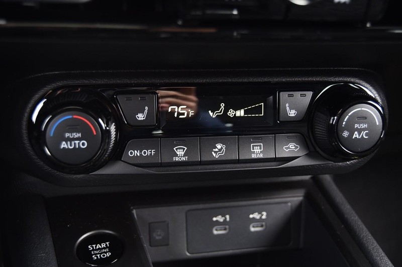 Nissan Kicks Vehicle Full-screen Gallery Image 15