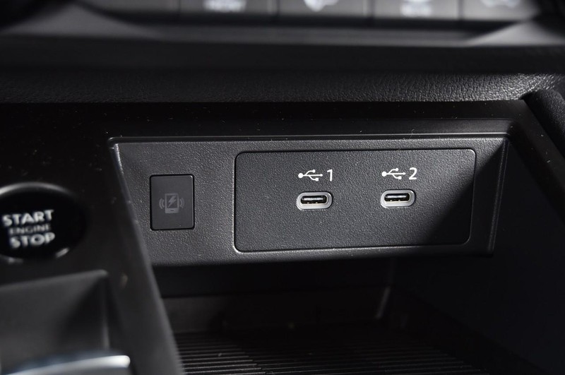 Nissan Kicks Vehicle Full-screen Gallery Image 16