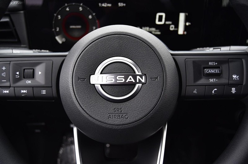 Nissan Kicks Vehicle Full-screen Gallery Image 19