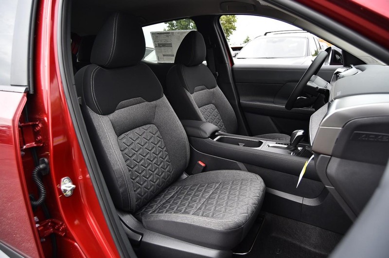 Nissan Kicks Vehicle Full-screen Gallery Image 21