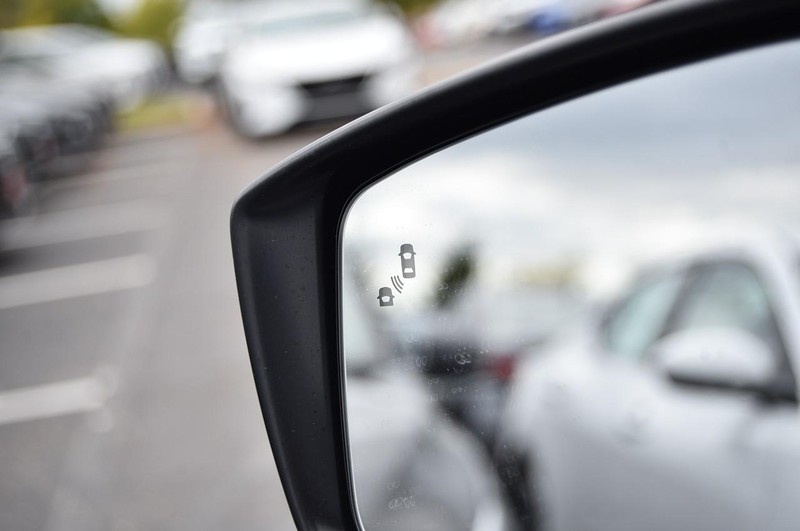 Nissan Versa Vehicle Full-screen Gallery Image 10