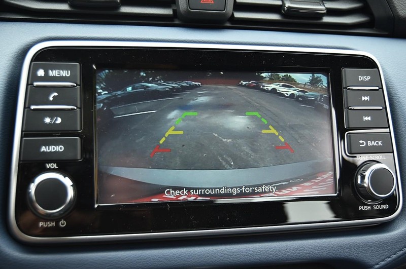 Nissan Versa Vehicle Full-screen Gallery Image 12