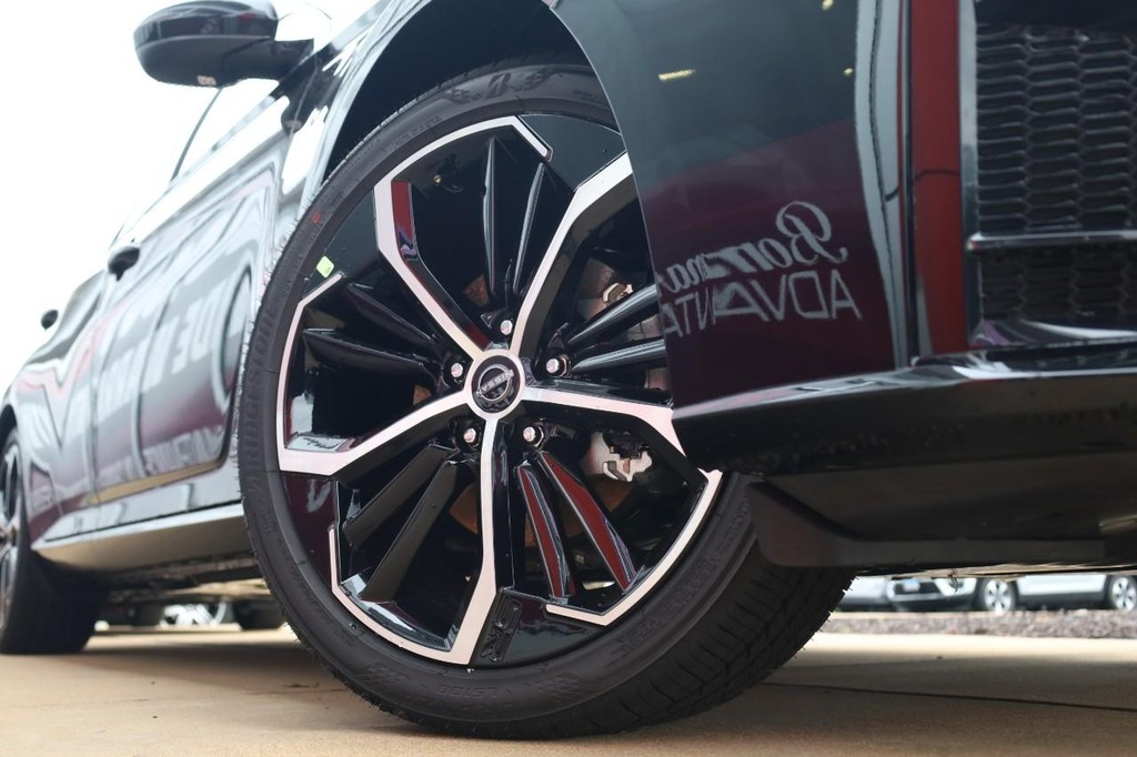 Nissan Altima Vehicle Image 03