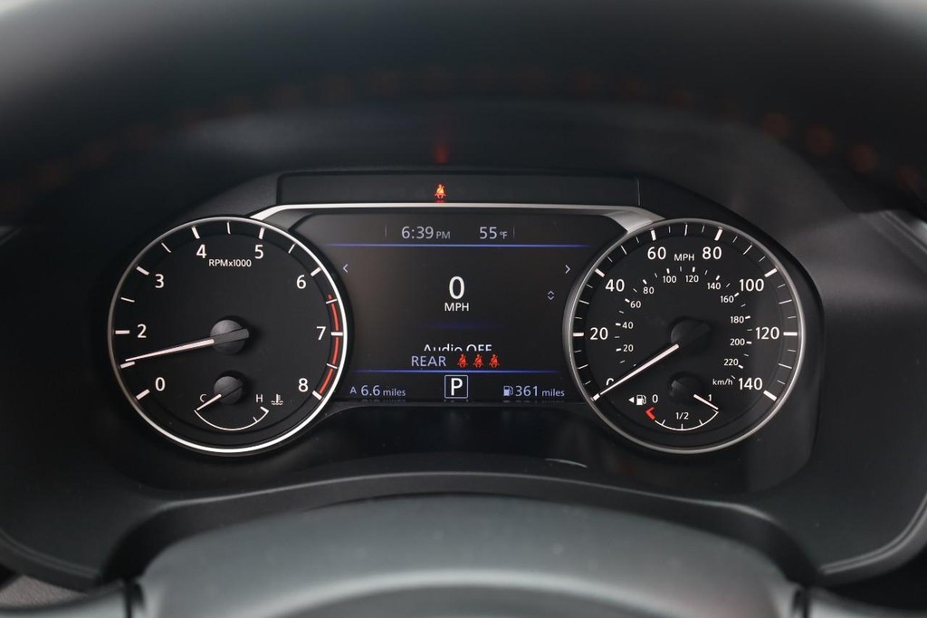 Nissan Altima Vehicle Image 11