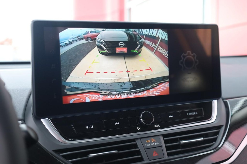 Nissan Altima Vehicle Image 13