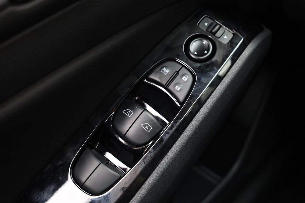 Nissan Altima Vehicle Image 18