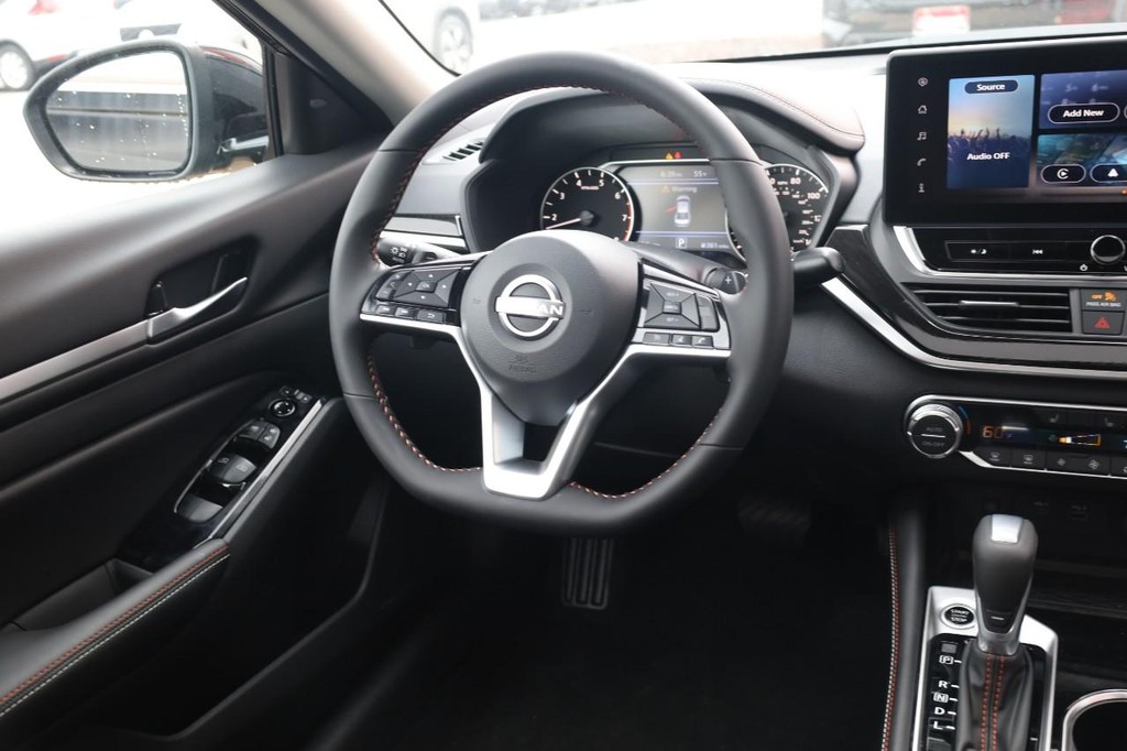 Nissan Altima Vehicle Image 23