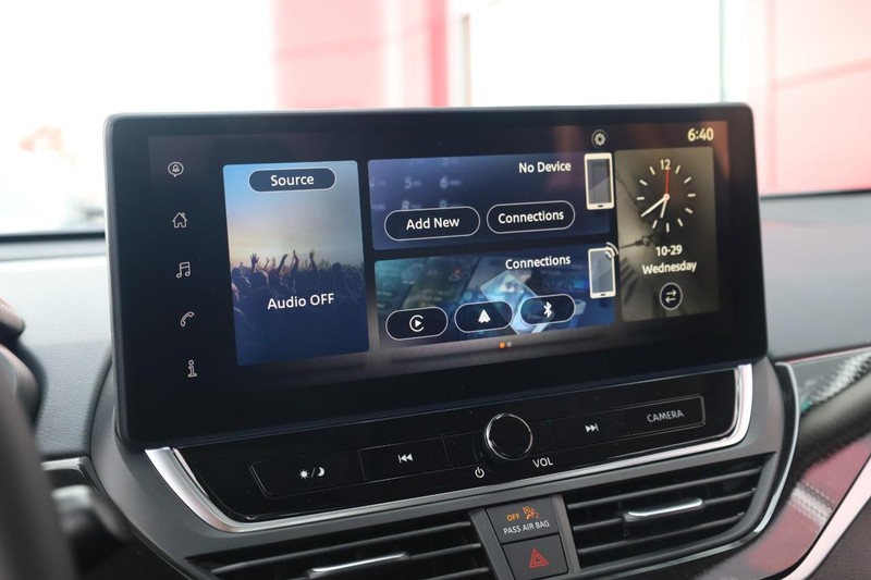 Nissan Altima Vehicle Image 12