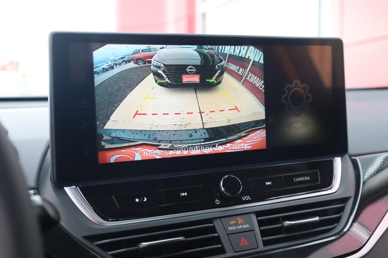 Nissan Altima Vehicle Image 13