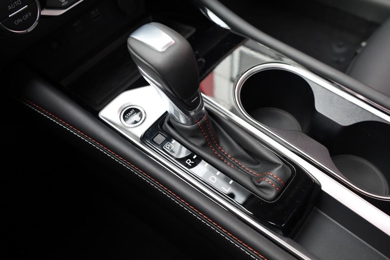 Nissan Altima Vehicle Image 16