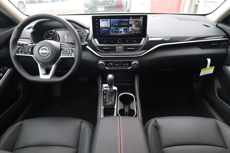 Nissan Altima Vehicle Image 22