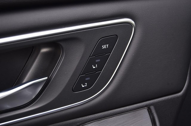 Nissan Rogue Vehicle Image 10