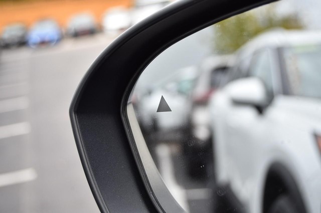 Nissan Rogue Vehicle Image 11