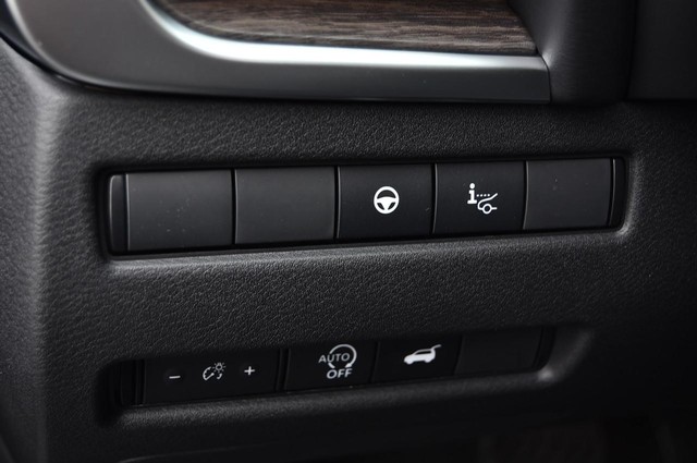 Nissan Rogue Vehicle Image 12