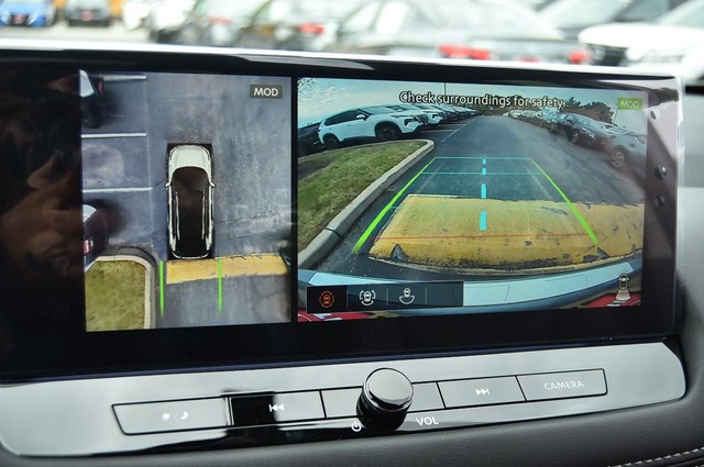 Nissan Rogue Vehicle Image 14