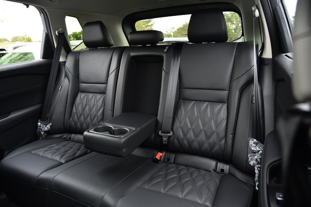 Nissan Rogue Vehicle Image 25