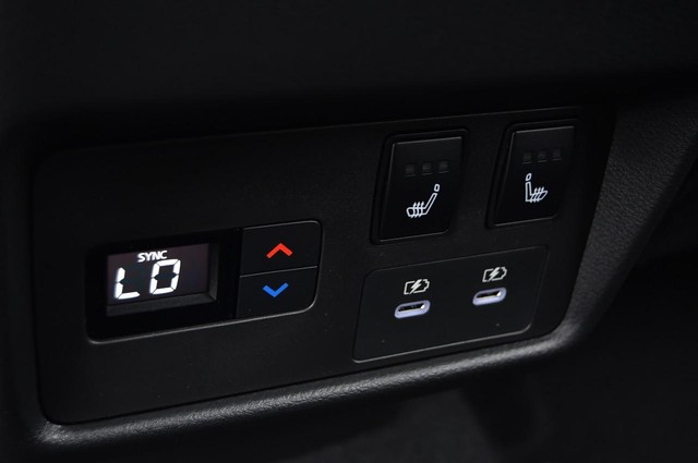 Nissan Rogue Vehicle Image 27