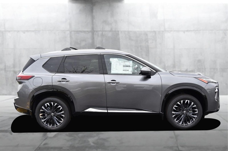 Nissan Rogue Vehicle Full-screen Gallery Image 5