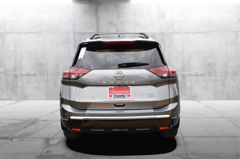 Nissan Rogue Vehicle Full-screen Gallery Image 6