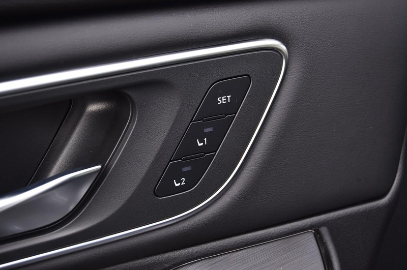 Nissan Rogue Vehicle Full-screen Gallery Image 10