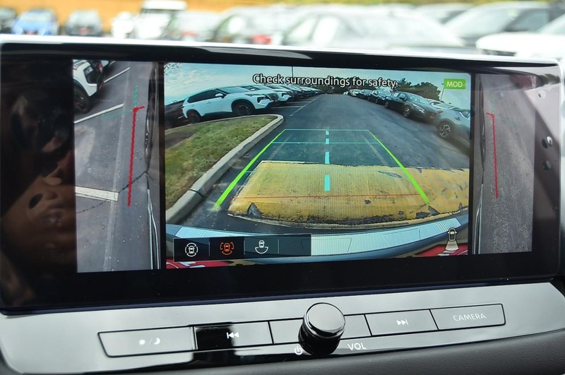 Nissan Rogue Vehicle Full-screen Gallery Image 15