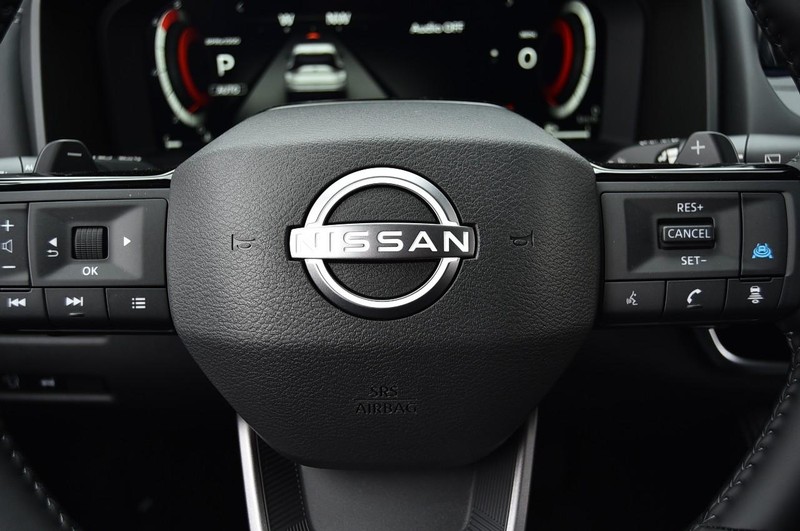 Nissan Rogue Vehicle Full-screen Gallery Image 21
