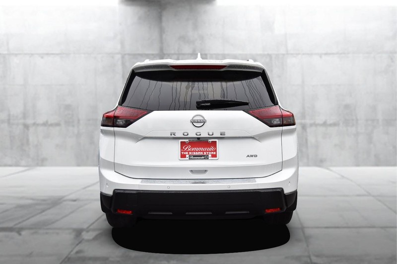 Nissan Rogue Vehicle Full-screen Gallery Image 6