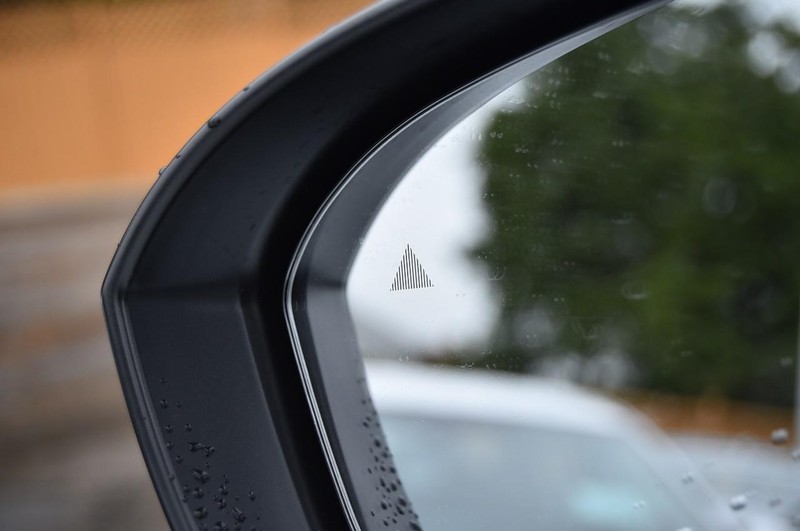 Nissan Rogue Vehicle Full-screen Gallery Image 10