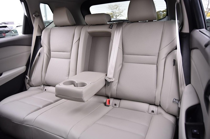 Nissan Rogue Vehicle Full-screen Gallery Image 22