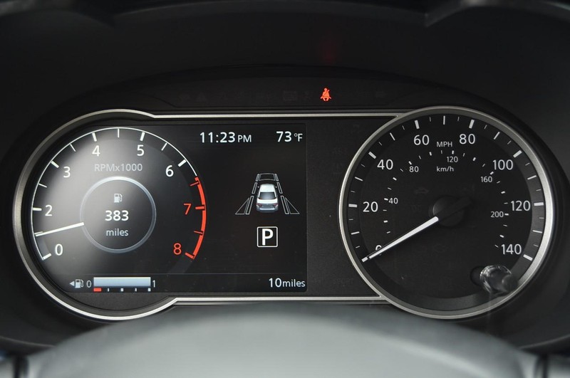 Nissan Versa Vehicle Full-screen Gallery Image 11