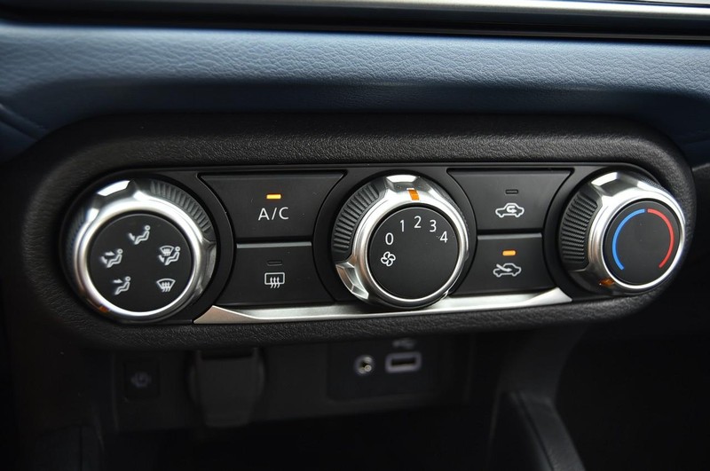 Nissan Versa Vehicle Full-screen Gallery Image 14