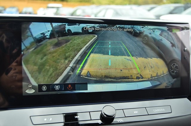 Nissan Rogue Vehicle Image 16