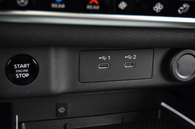 Nissan Rogue Vehicle Image 19