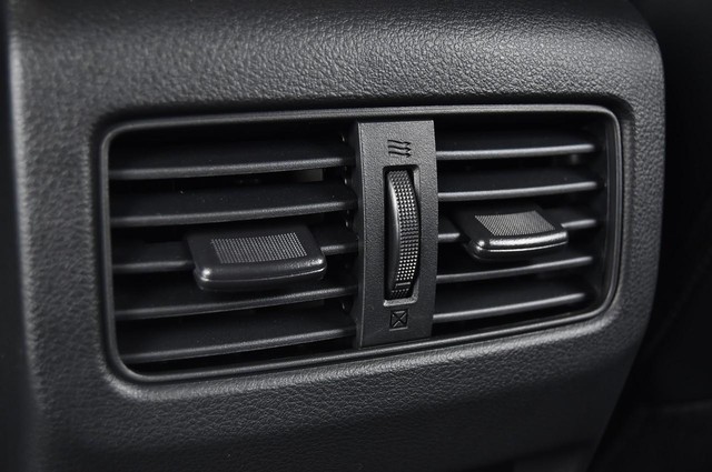 Nissan Rogue Vehicle Image 26