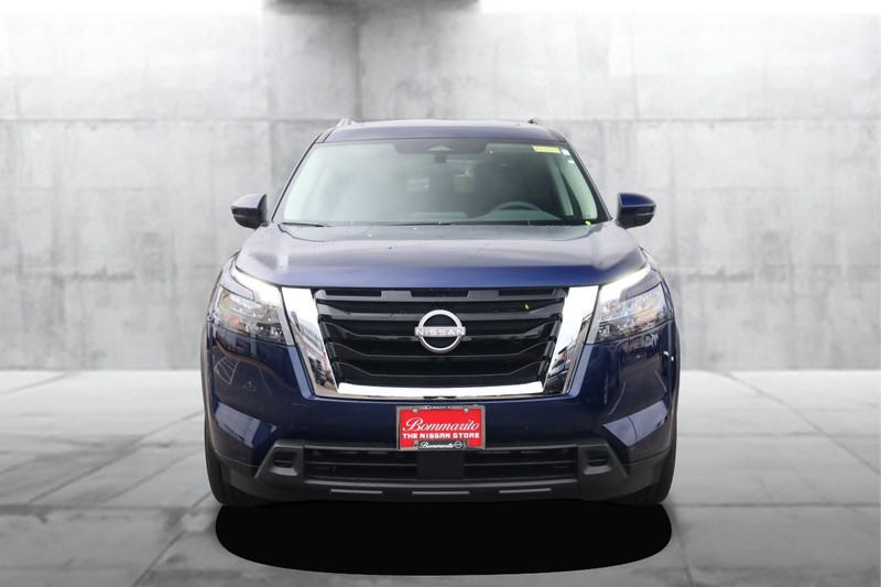 Nissan Pathfinder Vehicle Full-screen Gallery Image 4