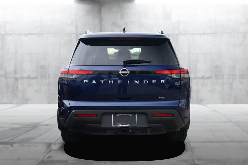 Nissan Pathfinder Vehicle Full-screen Gallery Image 6