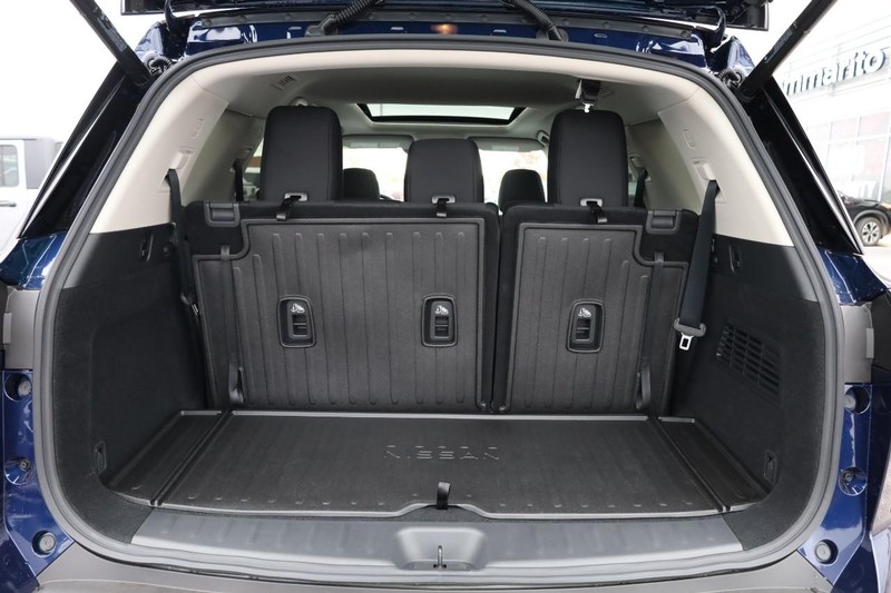 Nissan Pathfinder Vehicle Full-screen Gallery Image 7