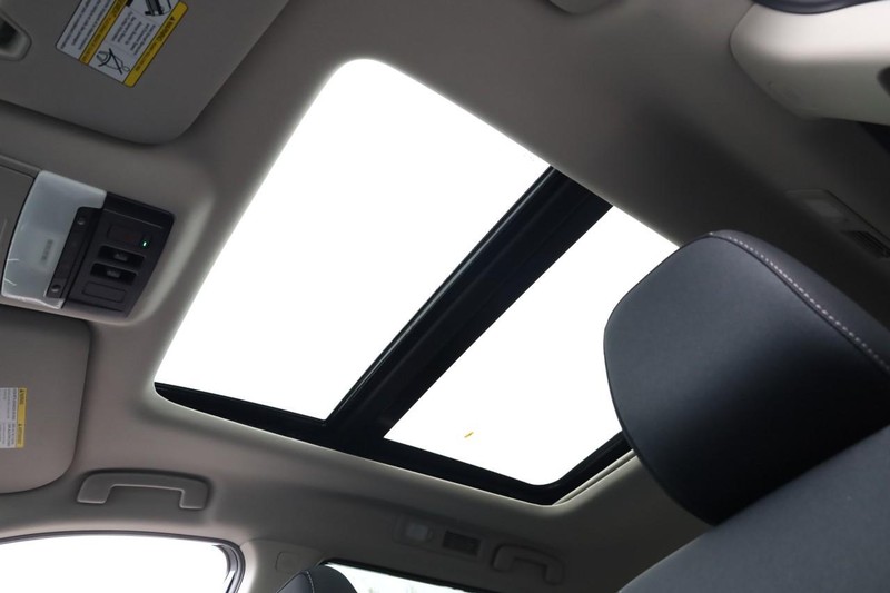 Nissan Pathfinder Vehicle Full-screen Gallery Image 11