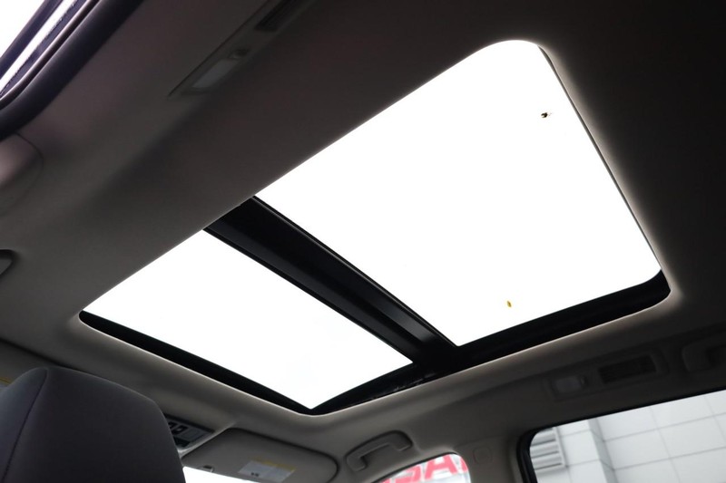 Nissan Pathfinder Vehicle Full-screen Gallery Image 12