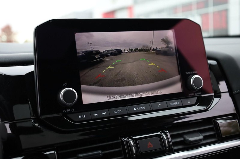 Nissan Pathfinder Vehicle Full-screen Gallery Image 16